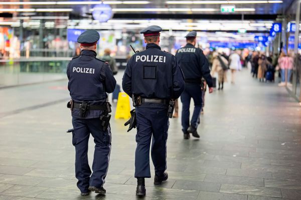 Streit-zwischen-Jugendgruppen-Burschen-gerieten-in-Wiener-Hauptbahnhof-aneinander