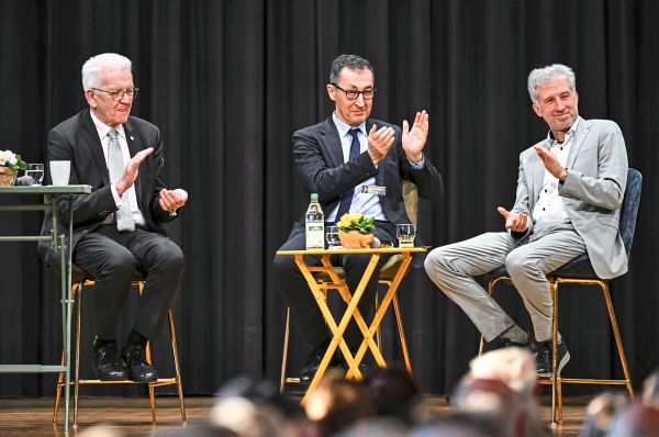 CDU-und-Gr-ne-liefern-sich-im-L-ndle-ein-enges-Wettrennen