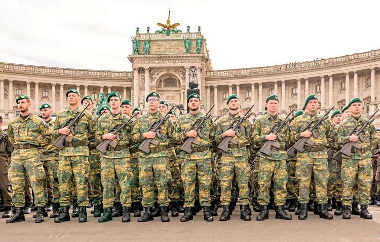 Angelobung von Rekrutinnen und Rekruten anlässlich der offiziellen Feierlichkeiten am Nationalfeiertag 2023 am Wiener Heldenplatz.