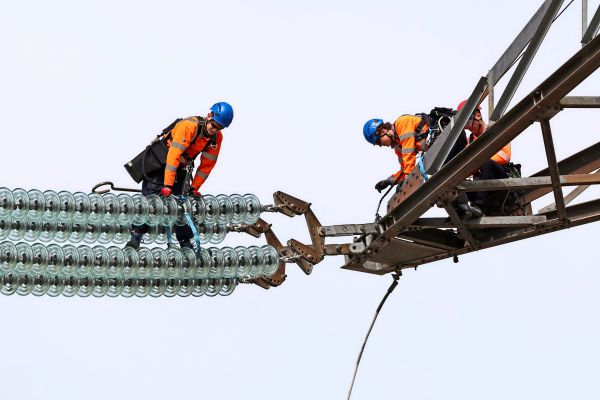 Wie-der-Staat-die-steigenden-Kosten-f-r-das-Stromnetz-einfangen-k-nnte