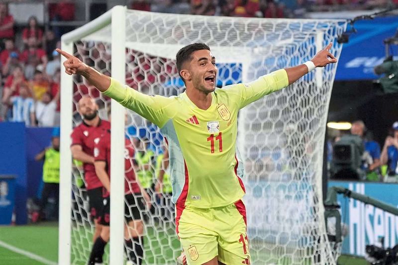 Spanien schlägt ambitionierte Albaner 1:0, bleibt makellos und zieht ins Achtelfinale ein