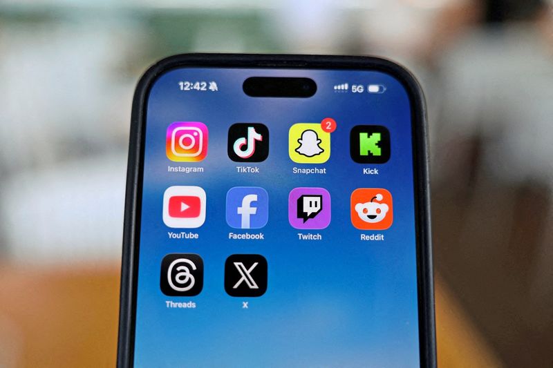 Nun will auch Großbritannien ein generelles Smartphone-Verbot an Sekundarschulen