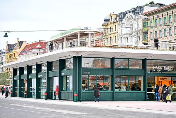 Erste-Stippvisite-Wie-kommt-die-neue-Markthalle-am-Naschmarkt-an-