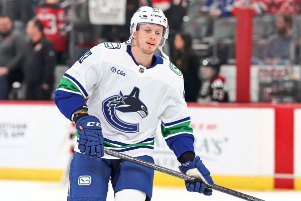 Marco-Rossi-gewinnt-bei-Deb-t-f-r-Vancouver-Canucks
