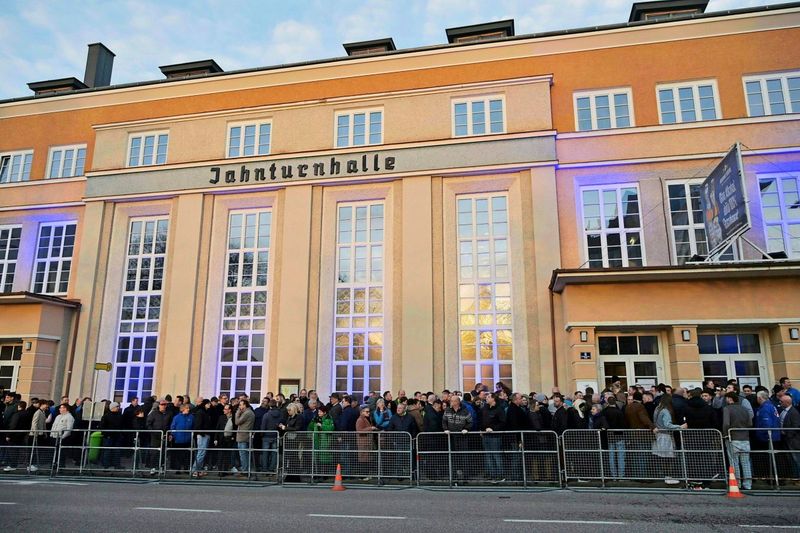 Politischer Aschermittwoch: Am Fasttag wird kräftig eingeschenkt