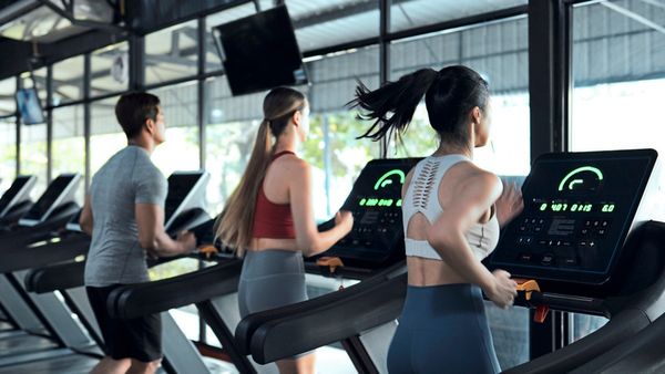 Billig-Gym-vs-teurem-Personal-Trainer-was-macht-ihr-