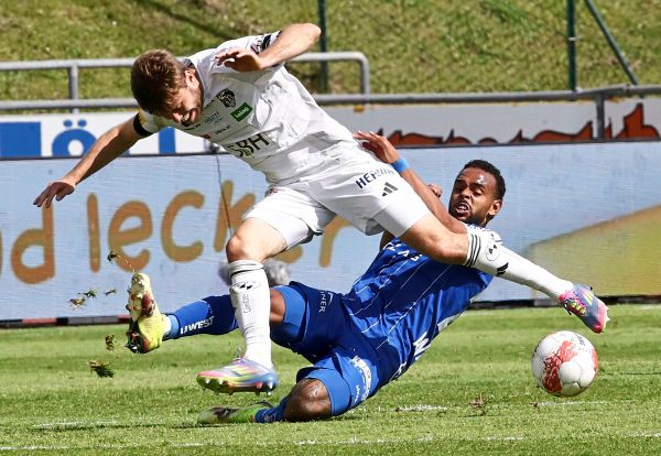 WAC-und-Blau-Wei-Linz-duellieren-sich-um-die-Rote-Laterne-