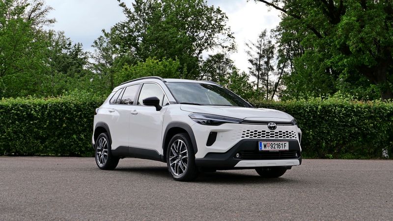 Toyota Corolla Cross und C-HR+: Perfektion gehört zum Handwe