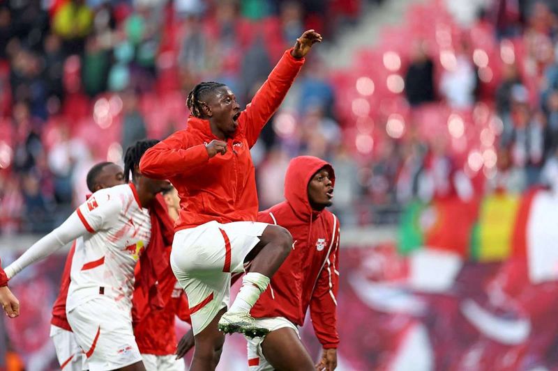 Leipzig nach Sieg gegen Freiburg an der Spitze, Schmid traf zum 2:2 gegen Leverkusen