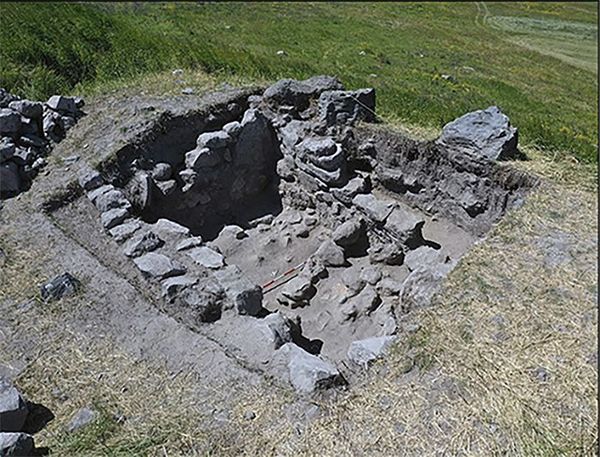 Zyklopische-Mauern-zeugen-von-hochentwickelte-Kultur-im-Kaukasus