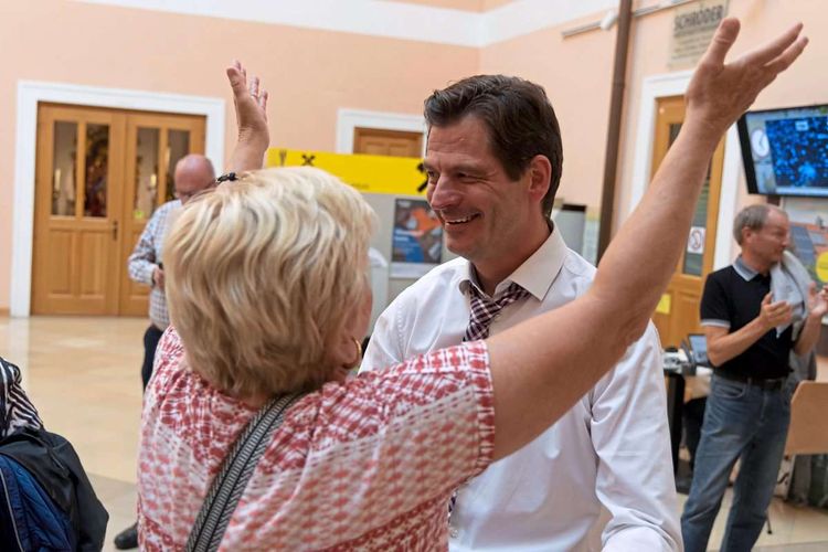Gemeinderatswahl Vösendorf, ÖVP Hannes Koza Bekanntgabe Wahlergebnis