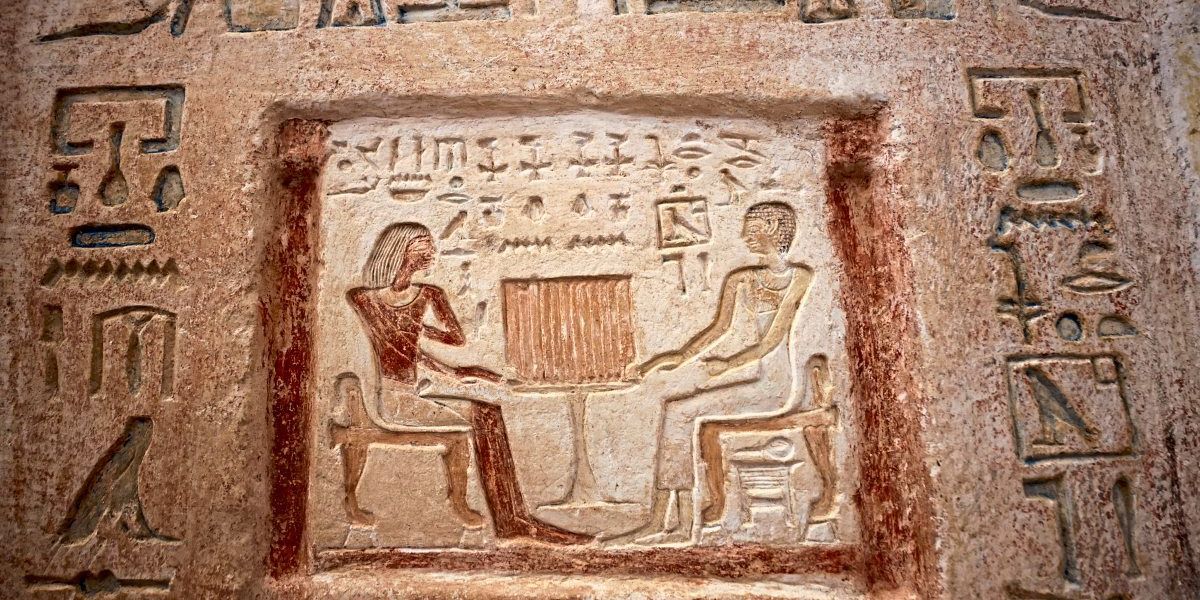 Mumie und vier neue Gräber in der antiken Totenstadt Sakkara gefunden