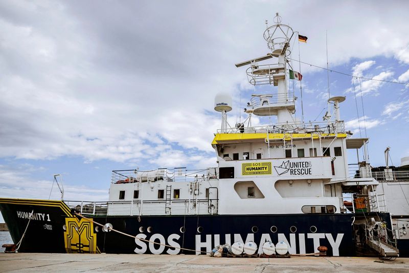 Streit um NGO-Schiff, das Menschen aus dem Meer vor Italien rettete