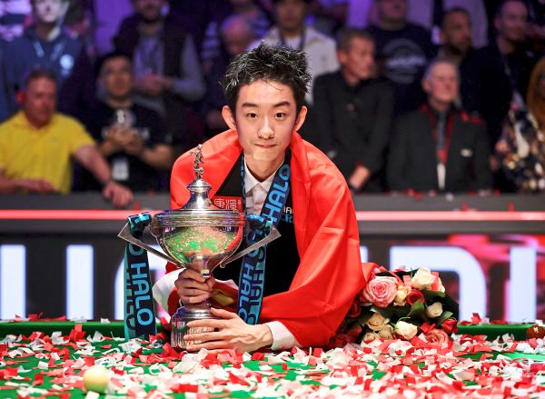 Chinese-Wu-Yize-kr-nt-sich-in-einem-Finalkrimi-erstmals-zum-Snooker-Weltmeister