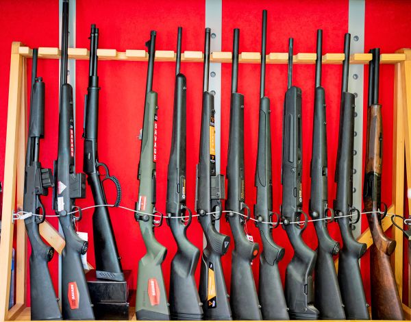 Einsatz-wegen-h-uslicher-Gewalt-Polizei-entdeckt-Waffenarsenal