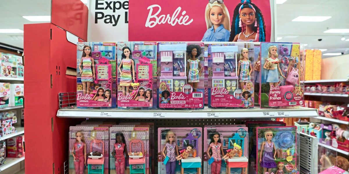 Trend zum flachen Fuß: Barbie streift ihre Stöckelschuhe ab
