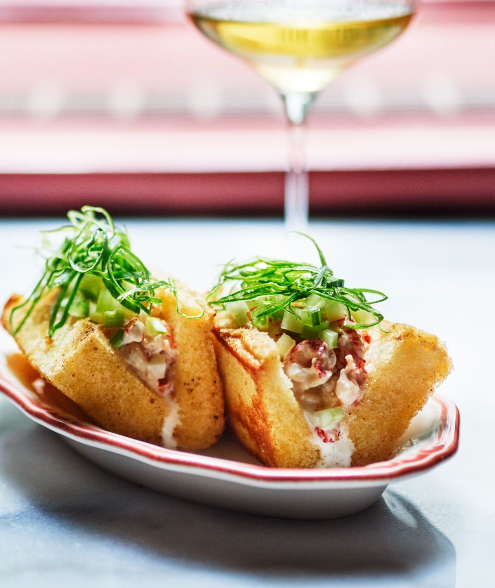 Aus der Brunchkarte: Crayfish Roll mit Dill und Krustentiersauce