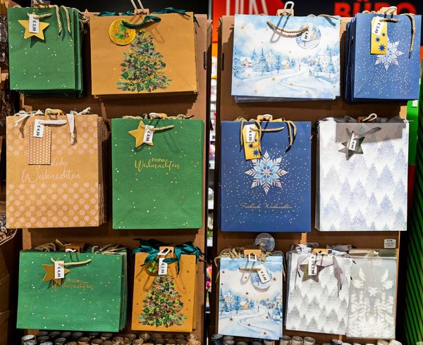 Sind-Geschenke-der-Schl-ssel-zum-Gl-ck-oder-blo-Geldvernichtung-