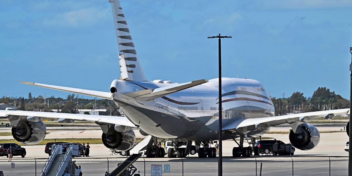 Trump lässt sich von Katar einen Jumbo-Jet schenken und will ihn nach seiner Amtszeit behalten