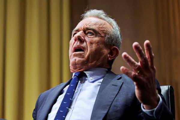 minister-glaubt-an-autismus-gefahr-durch-impfungen-und-will-neue-richtlinie-f-r-beh-rde