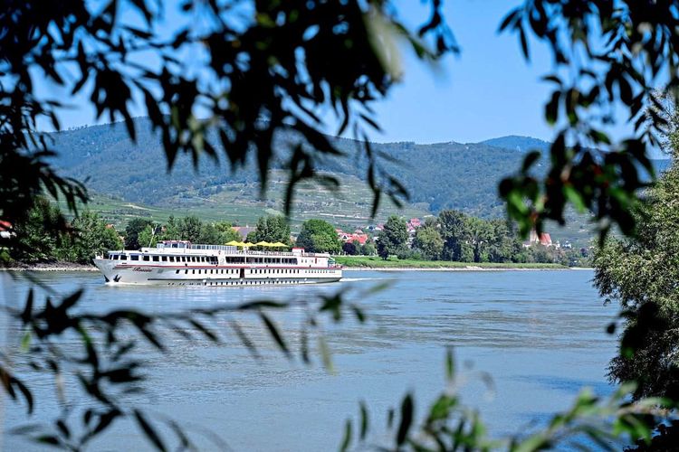 Krezufahrtsschiff auf der Donau