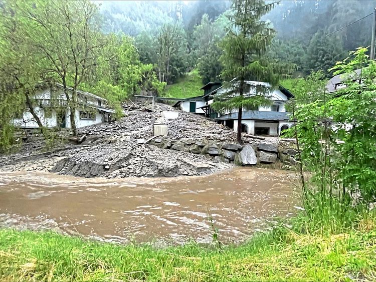 Überschwemmung in Kärnten – die Situation nach einem Murenabgang in Kremsbrücke