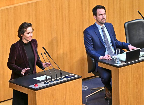 Neos-wollen-Zahl-der-Hochschulen-hinterfragen