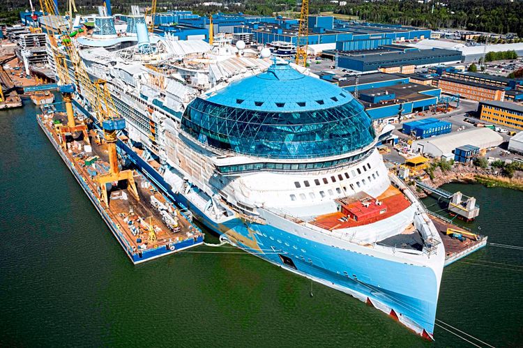 Hier liegt die Icon of the Seas noch in der Werft im finnischen Turku.