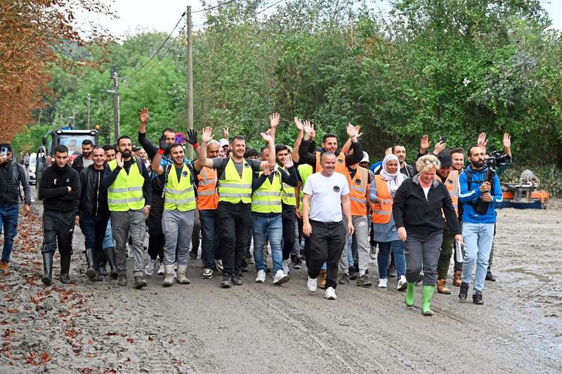 Hunderte Austro-Syrer helfen nach Hochwasser auch in Kritzendorf: "Wir wollen Danke sagen"