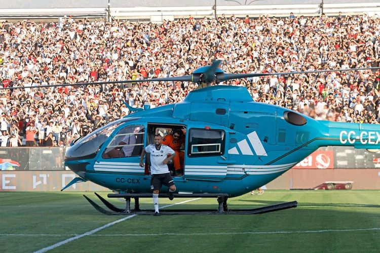 Vidal steigt aus dem Hubschrauber