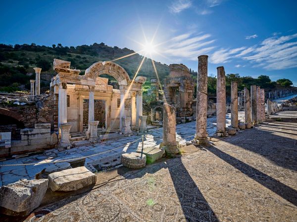 Neues-Tor-ins-antike-Ephesos-ge-ffnet