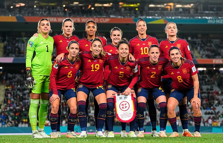 Ein spanisches Mannschaftsfoto.