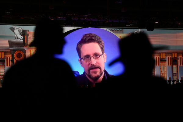Snowden-laut-Steuerdaten-wohl-bei-Moskau-ans-ssig