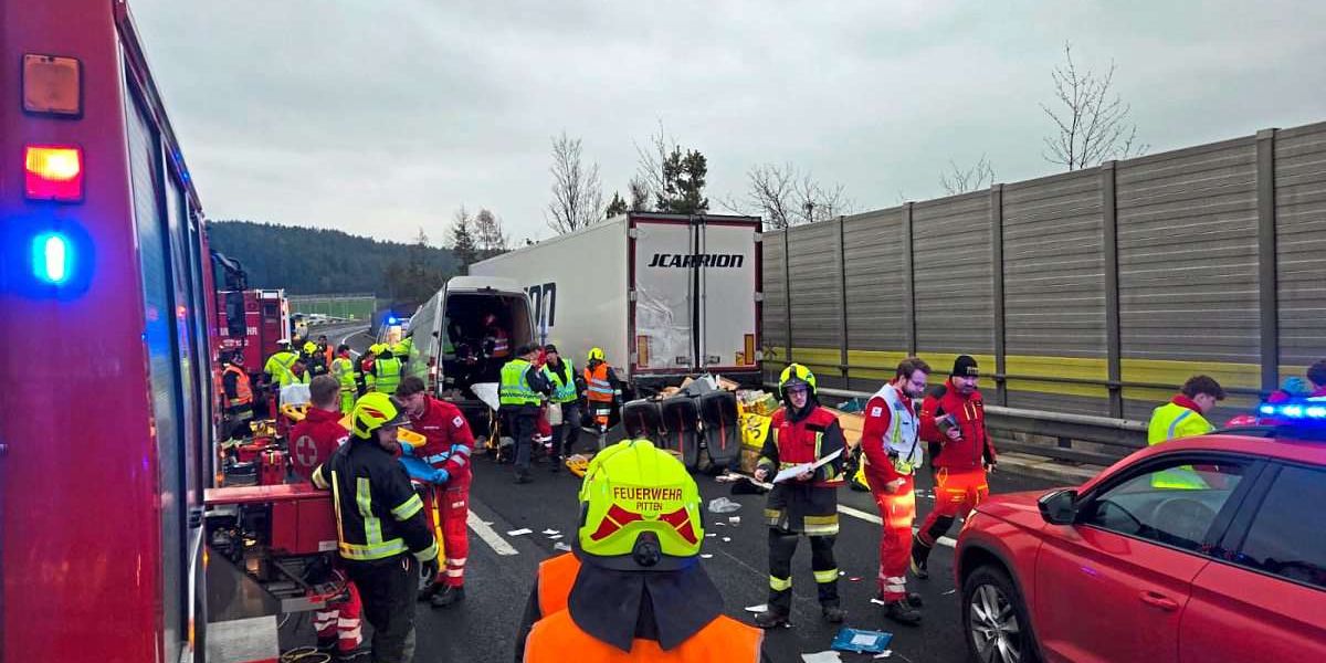 Vier Tote nach schwerem Verkehrsunfall auf A2 - International ...