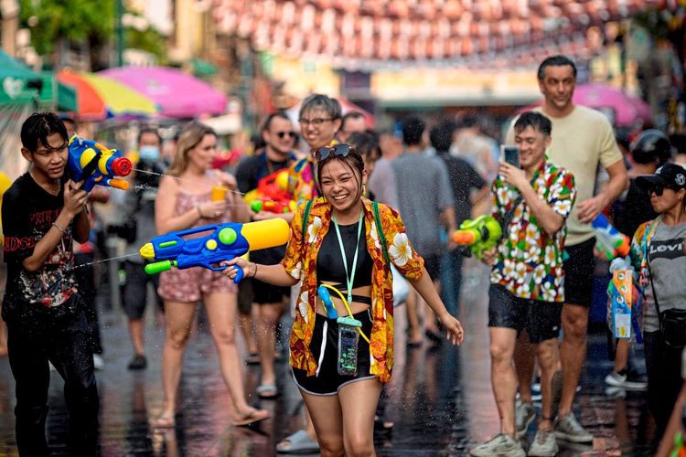 Thailand Feiert Wieder Ein Feucht-fröhliches Neujahrsfest - Reisen ...