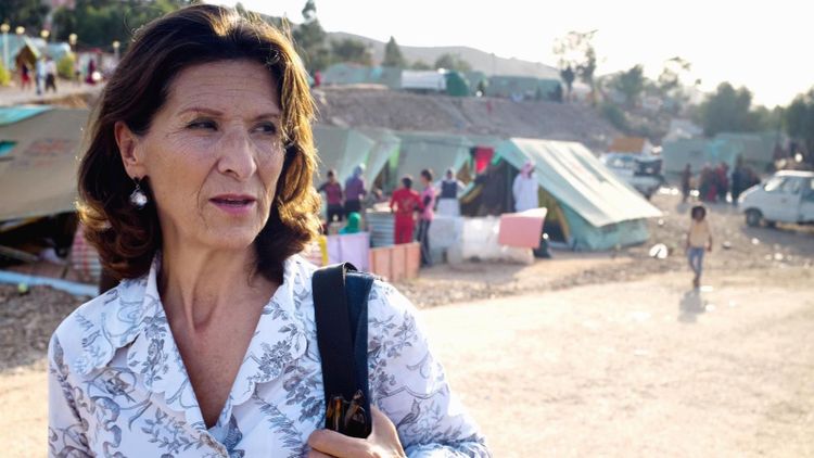Eine Stimme der Zivilbevölkerung im Krieg: Antonia Rados, hier im Jahr 2014 für RTL in einem Flüchtlingscamp im Nordirak, feiert am 15. Juni ihren 70. Geburtstag.