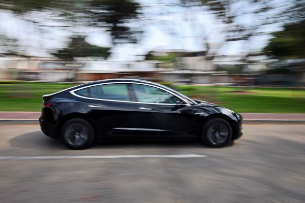 Elektroautos-sind-f-r-Fu-g-nger-nicht-gef-hrlicher-als-konventionelle-Pkws