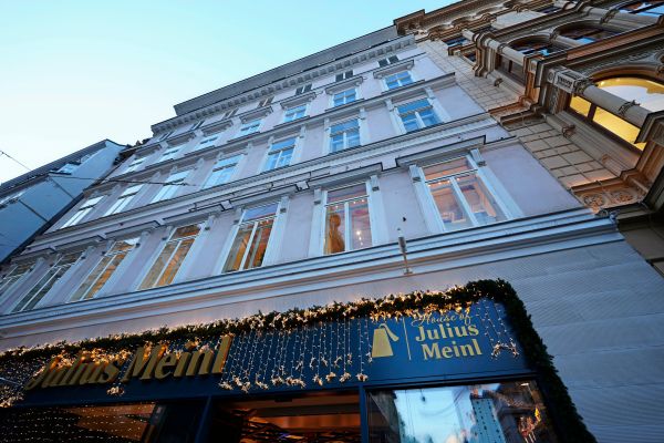 Geldnot-gierige-Manager-und-die-eigene-Frau-als-Maklerin-Wie-Signa-im-letzten-Moment-ein-Haus-verkaufte