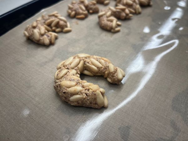 Das-Pignoli-Kipferl-Wie-b-ckt-man-die-K-nigin-der-Kekse-