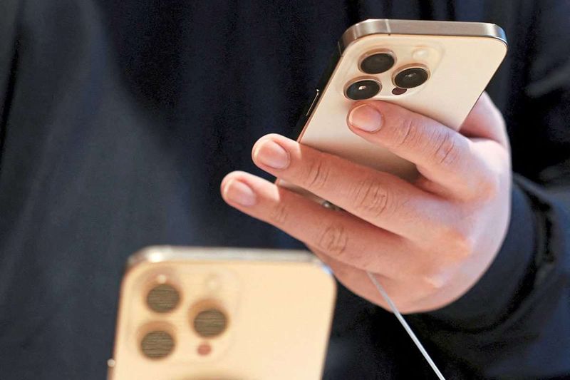 Apple wartet für iPhone-Produktion in den USA auf "Roboterarme"