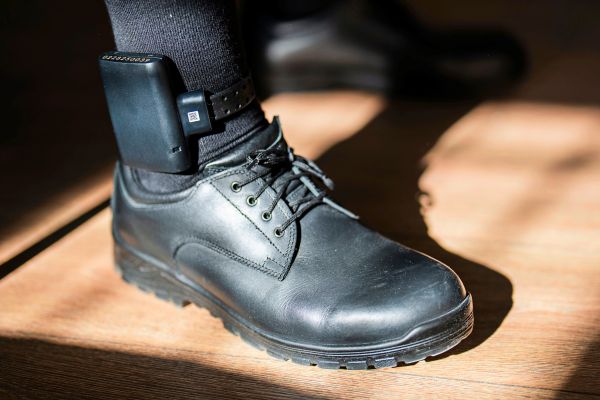 Fu-fessel-f-r-islamistische-Gef-hrder-Innenminister-will-H-rden-senken