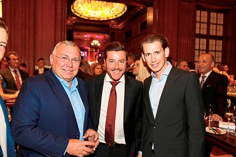 Ex-Bundeskanzler Alfred Gusenbauer (SPÖ), René Benko und Ex-Bundeskanzler Sebastian Kurz (ÖVP) bei der Eröffnung des Park Hyatt Vienne im Juni 20134