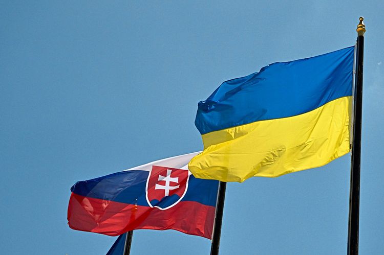 Flagge von Slowakei und Ukraine