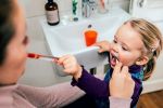 Zähneputzen, Bildschirmzeit, Schlafengehen: Eine Psychologin erklärt, wie Kindererziehung leichter wird Die deutsche Psychologin Svenja Taubner erklärt, warum bei alltäglichen Dingen oft Machtkämpfe zwischen Eltern und Kindern entstehen – und wie man diese vermeidet