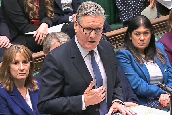 Keir-Starmer-schwimmen-die-Felle-davon