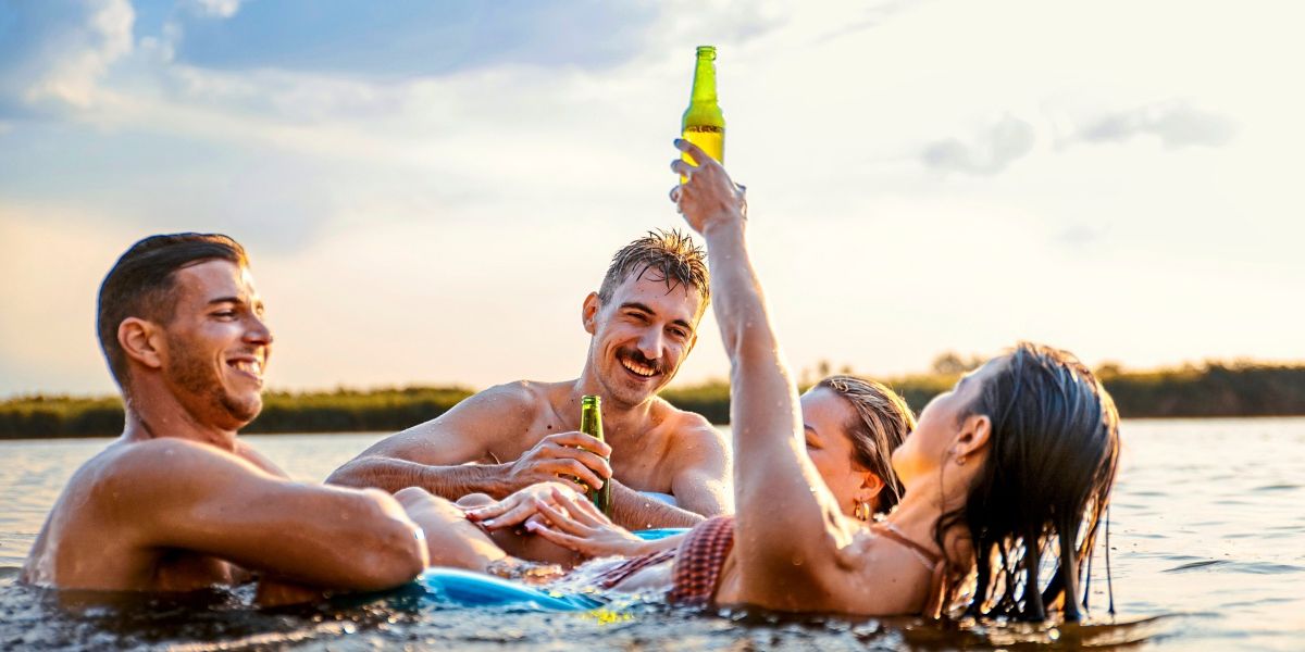Hitzewelle überstehen: Tipps zu Alkohol, Elektrolyten und Sonnenstich