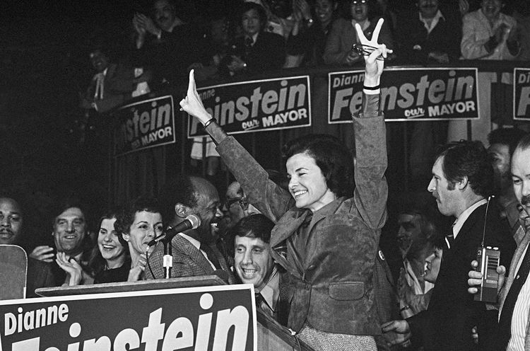 Dianne Feinstein nach ihrem Sieg bei der Wahl zur Bürgermeisterin San Francisco im Dezember 1979.