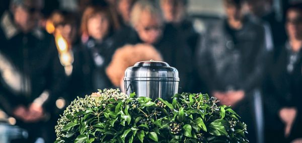 Lehnt-die-katholische-Kirche-Verbrennungen-von-Leichnamen-wirklich-noch-ab-