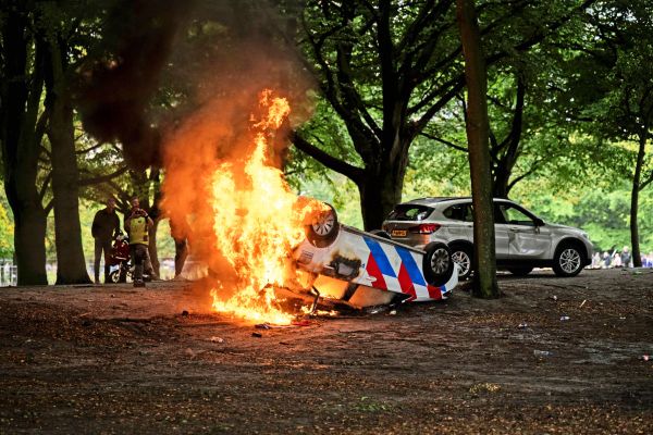 Protest-f-r-sch-rfere-Asylregeln-in-Den-Haag-eskaliert