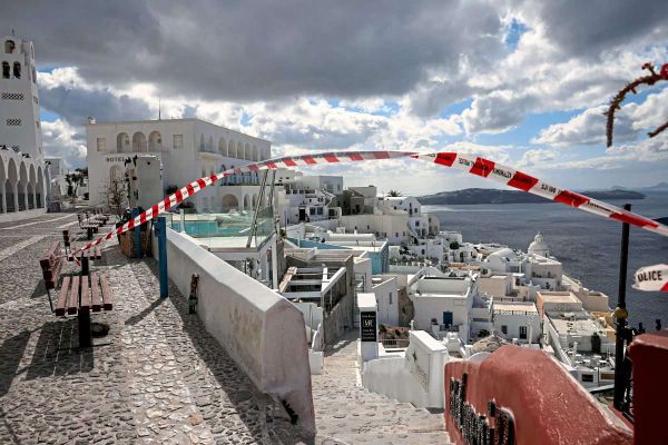 andauernde-erdbeben-erstes-kreuzfahrtschiff-der-saison-meidet-santorini